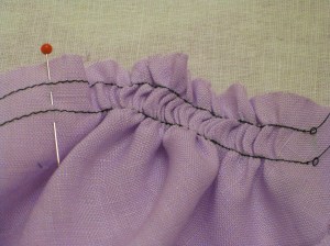 Pull up easing to within 1cm of top of sleeve.