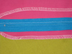 Lay the work flat with wrong side of zipper uppermost.