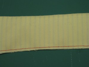 When collar is placed on a flat surface, the roll of the upper collar becomes obvious.