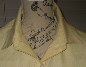 Collar turned up at the back