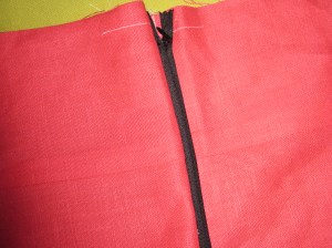 Close zipper and check position of seam.