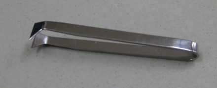 clover-thread-tweezers-are-excellent-for-removing-thread-basting