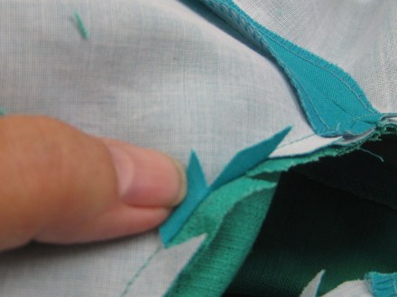 photo-13-clips-staggered-to-allow-facing-to-lie-flat