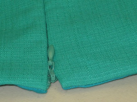 photo-21-lhs-exposed-zipper-stop-rhs-hidden-zipper-stop