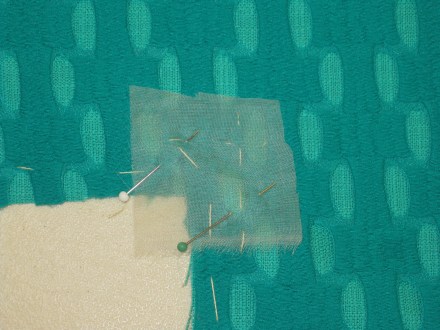 photo-8-organza-square-positioned-on-right-side-of-fabric-directly-over-the-corner